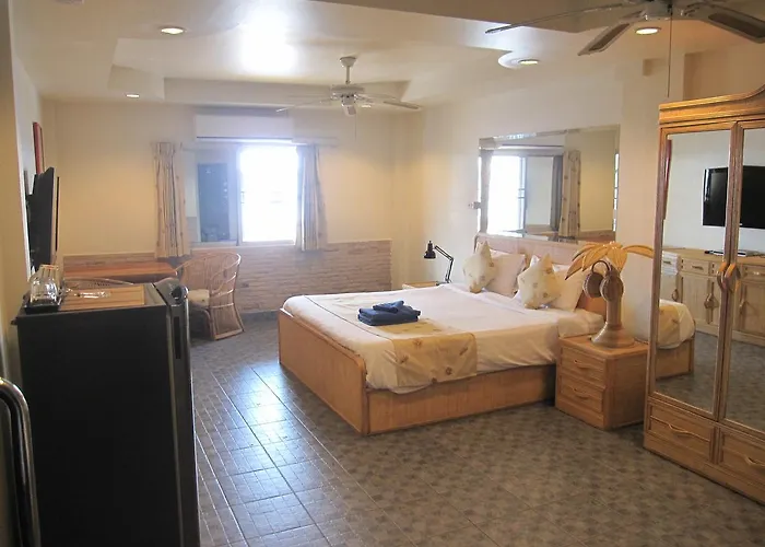 Borussia Park Guesthouse & Restaurant Pattaya